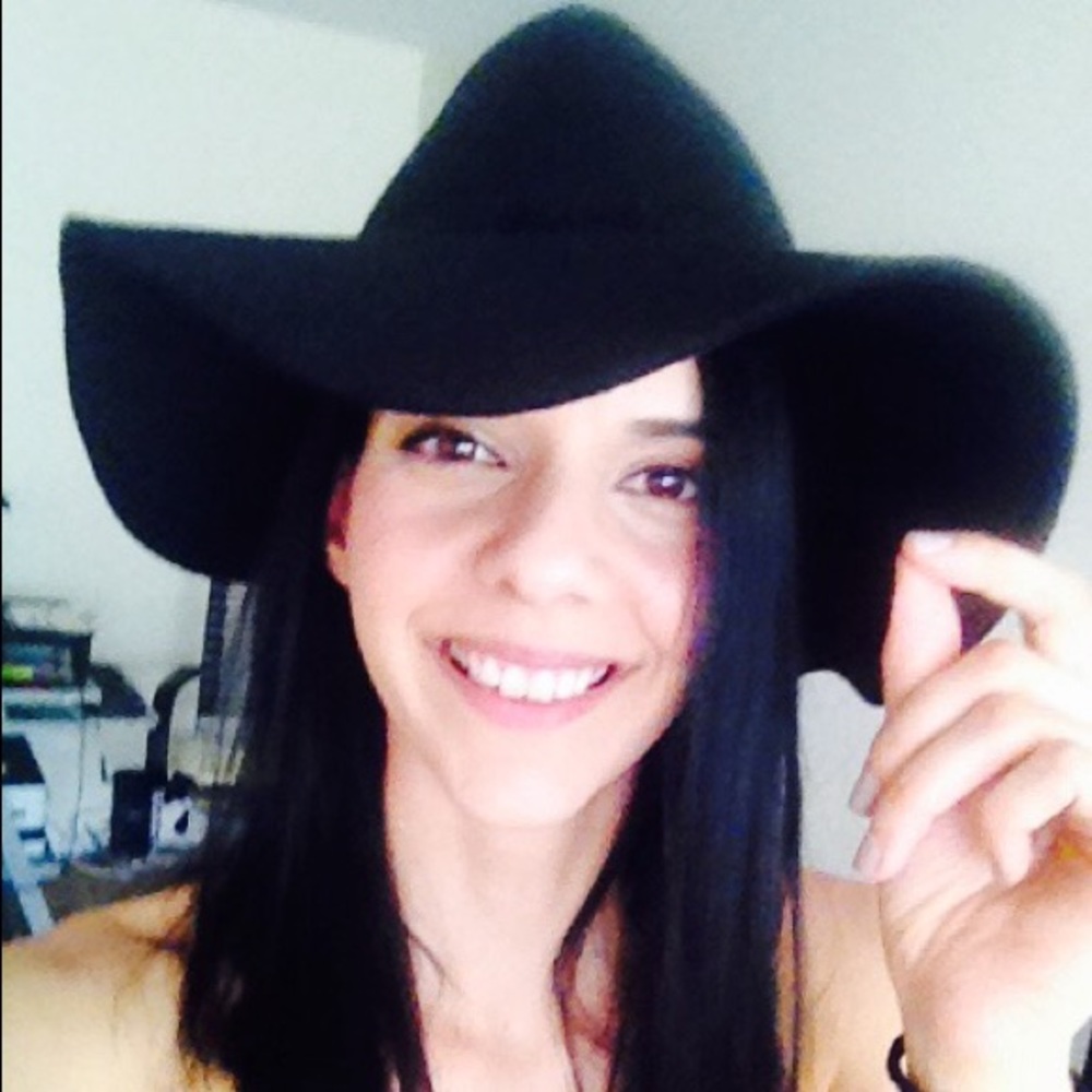 Meet your Posher, Isabel
